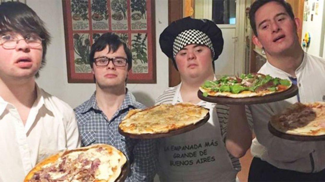 Rejeitados-pelo-mercado-de-trabalho-amigos-com-Sindrome-de-Down-abrem-pizzaria-de-sucesso-678x381